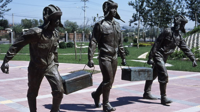 战士雕像,历史人物雕塑,城市公园铜雕