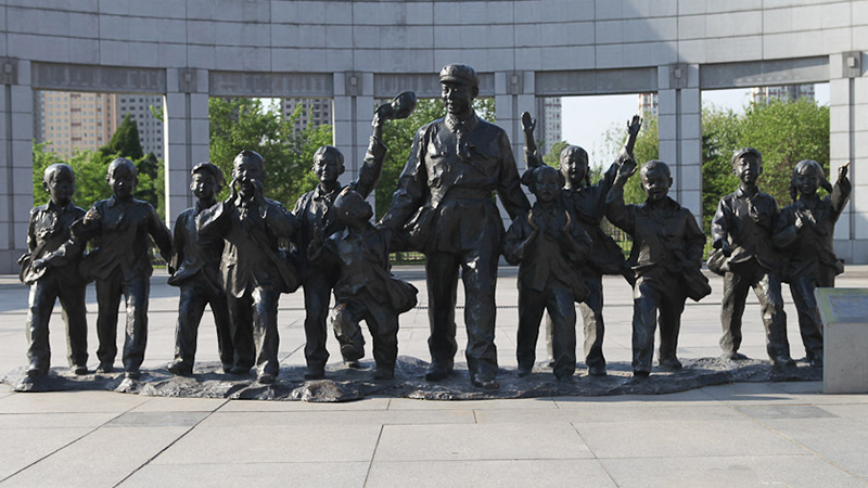 铸铜雕塑厂家,军人战斗雕像,铜雕制作